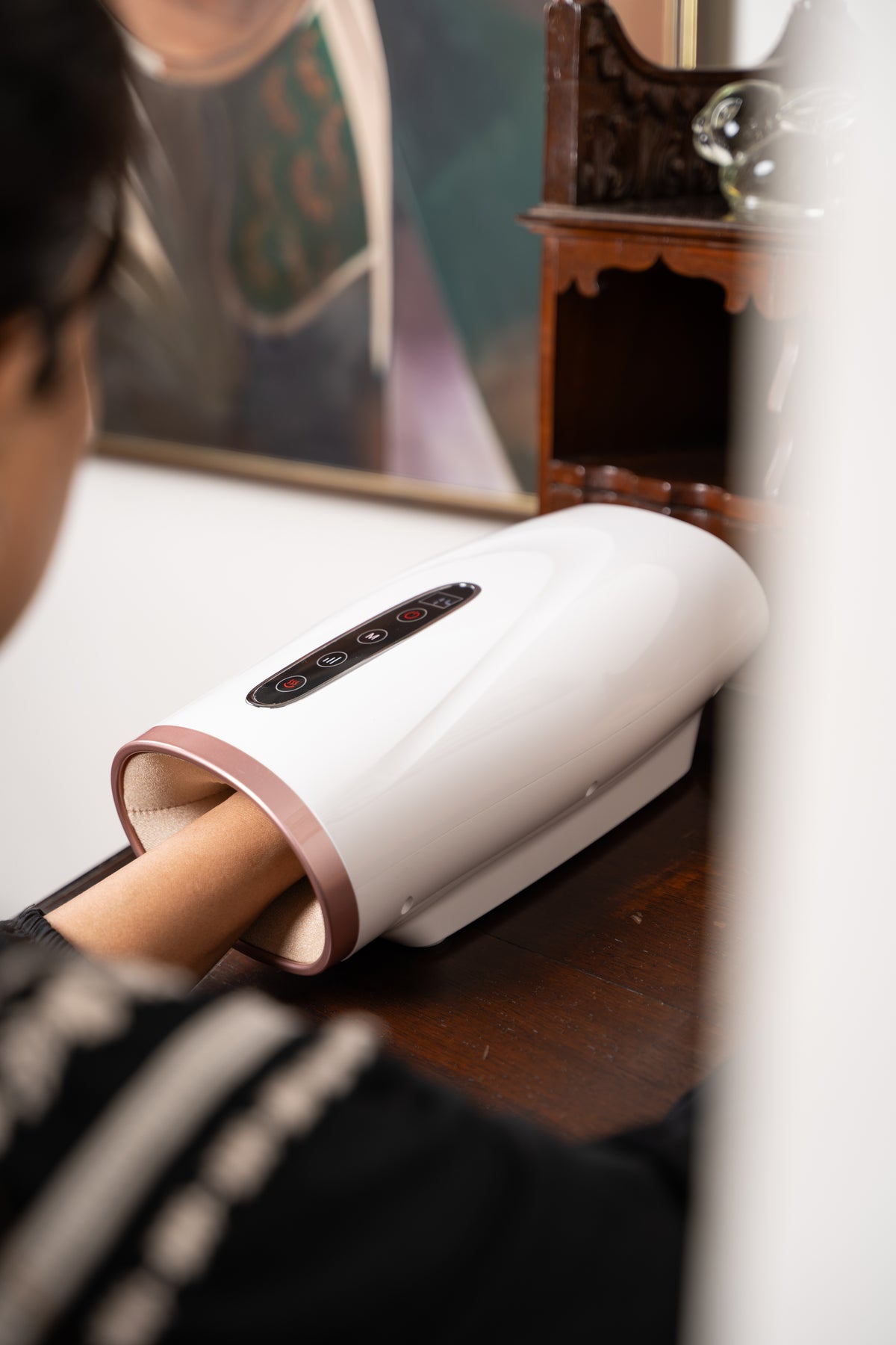 TheAccuFit hand massager with heat and air compression for hand relaxation and comfort.
